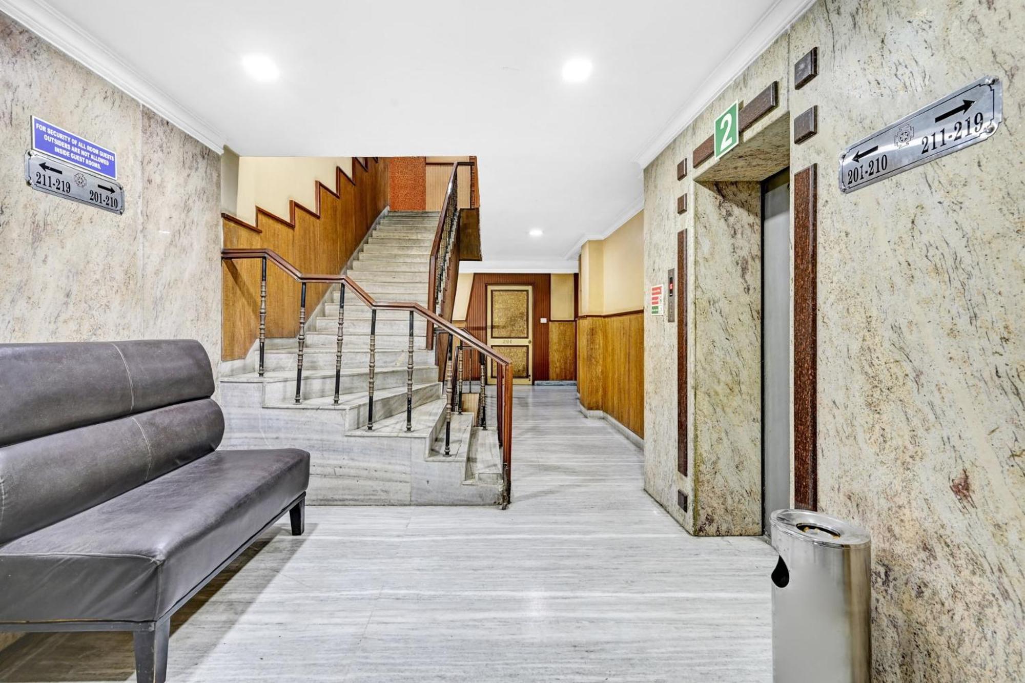 Super Townhouse Oak Hotel Belsons Taj Mahal Secundurabad Exteriör bild